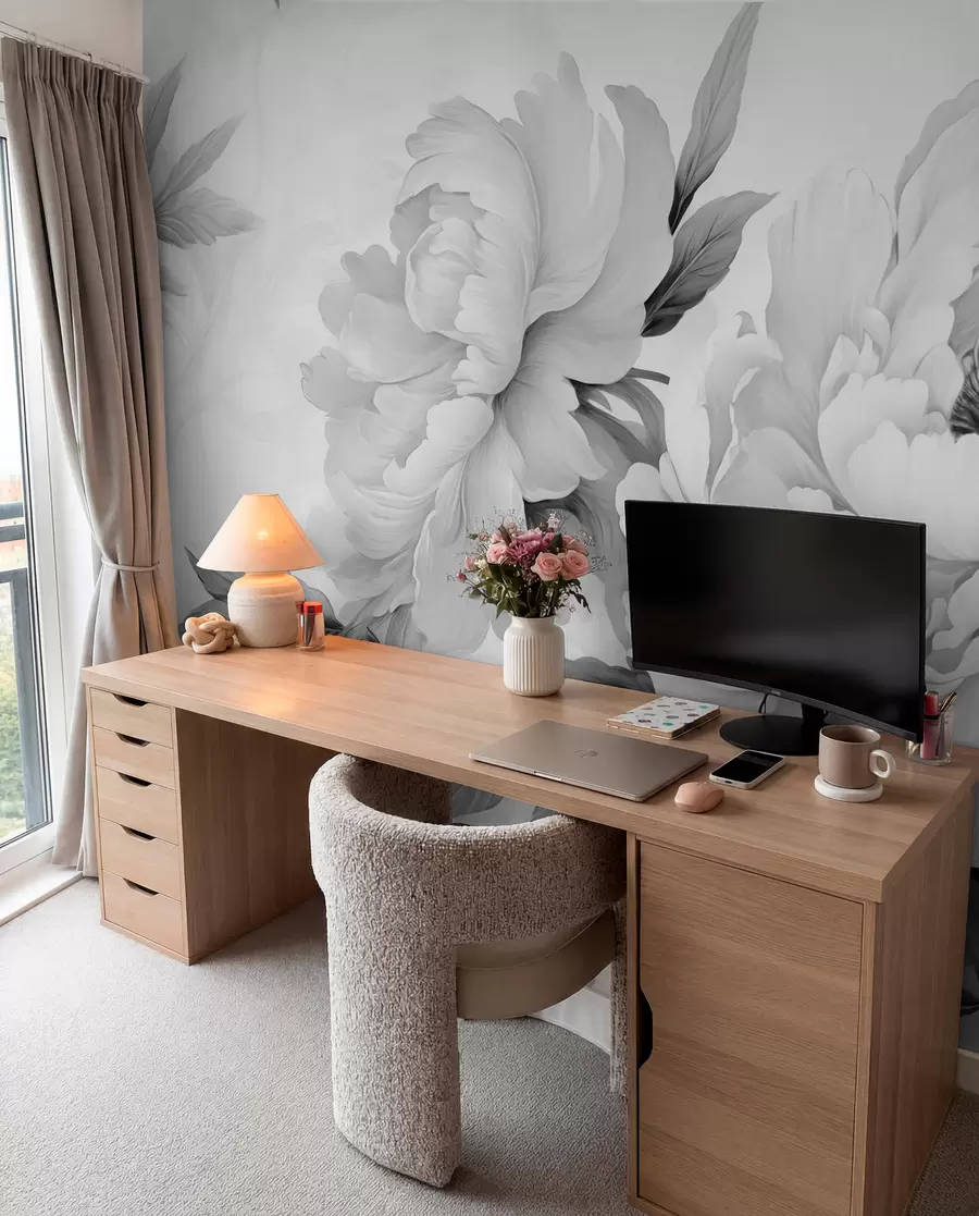 fototapeter Luksuriøse pioner i gråtoner, med delikate detaljer av kronblader og blader, som skaper en elegant og rolig atmosfære w02856