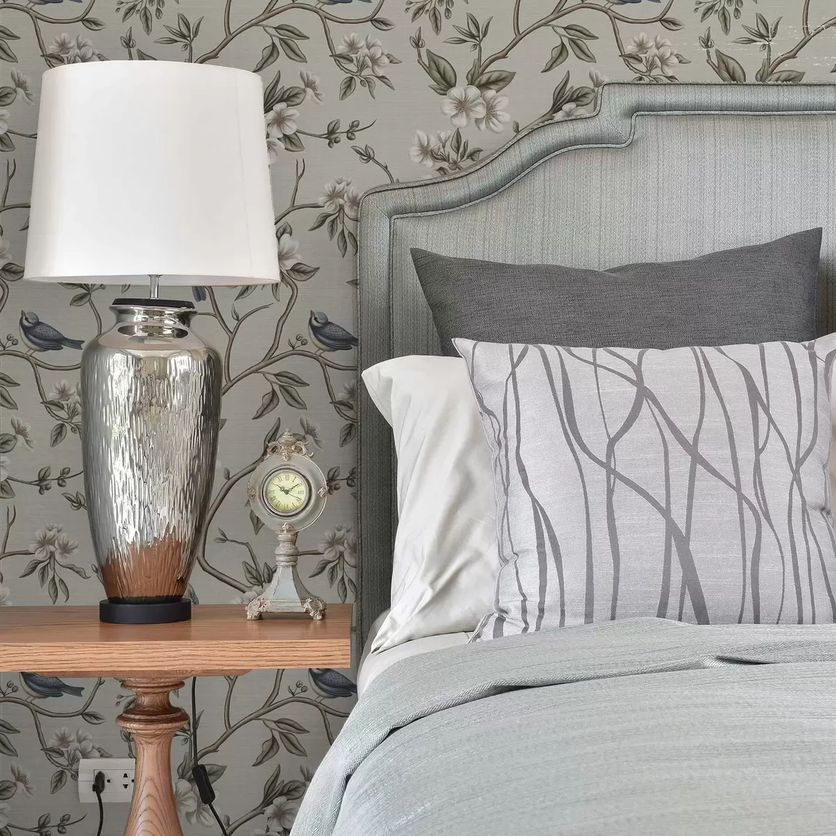 Bakgrunn Grener med fugler og hvite blomster på en delikat bakgrunn a00303