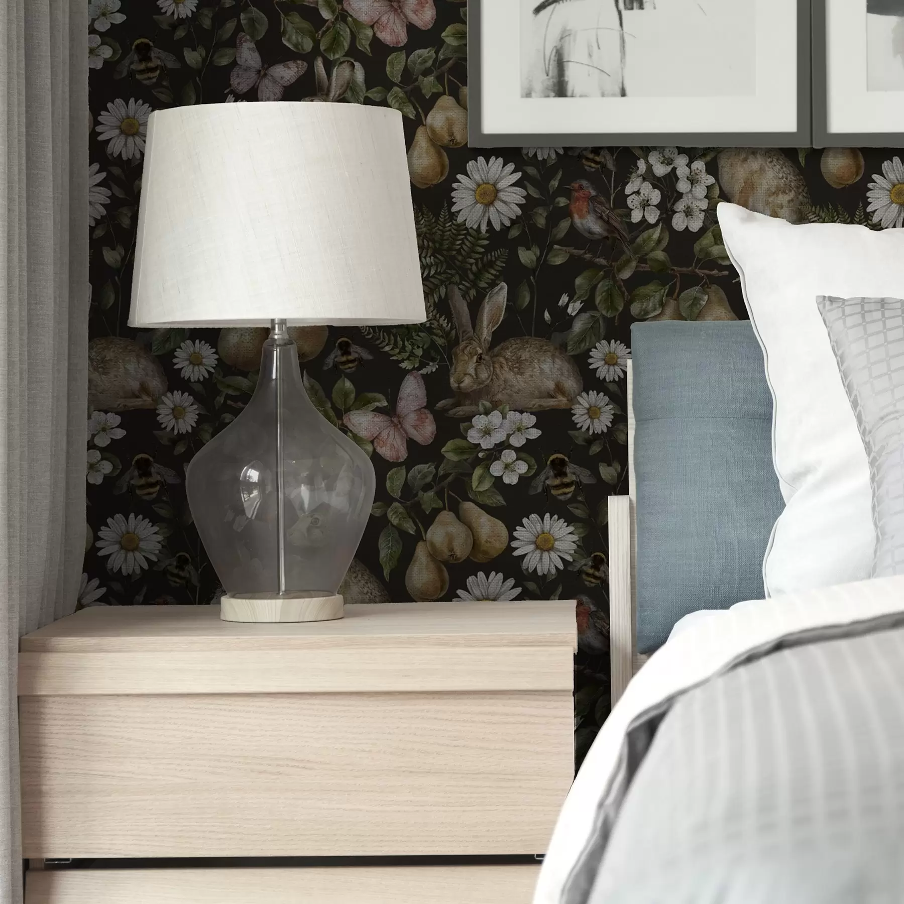 fototapeter Realistiske kaniner, pærer, blomster og insekter på en mørk bakgrunn a00401