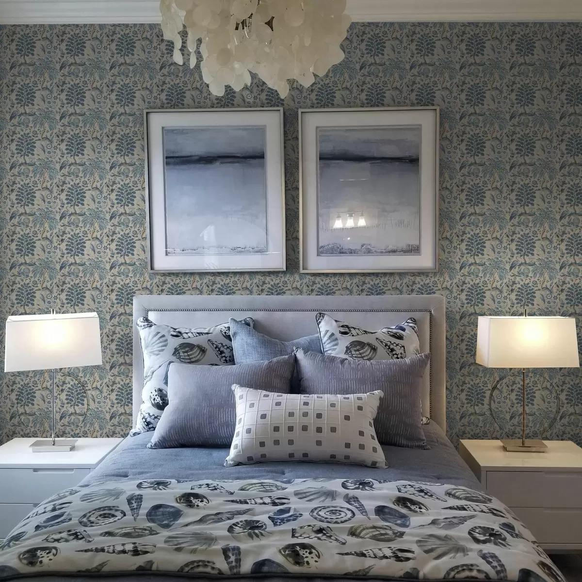 Bakgrunn Toile de Jouy-stil med blå fugler og tropiske trær a00382