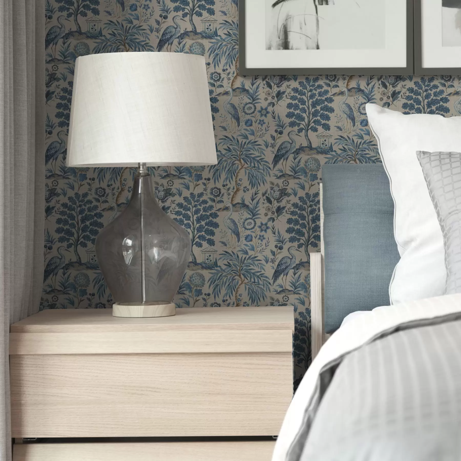 fototapeter Toile de Jouy-stil med blå fugler og tropiske trær a00382