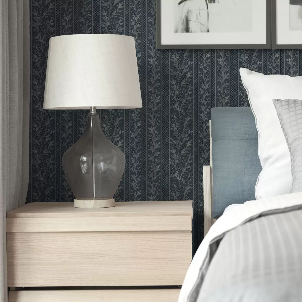 Bakgrunn Stripete mønster med kvister på blå bakgrunn a00425