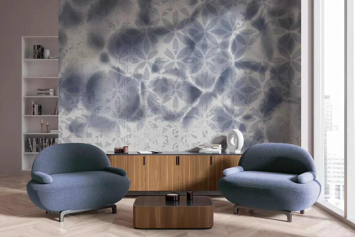 fototapeter Abstrakt teksturert kunst med blått blomstertrykk, falmet og uskarp effekt som skaper en myk og drømmende atmosfære w09322