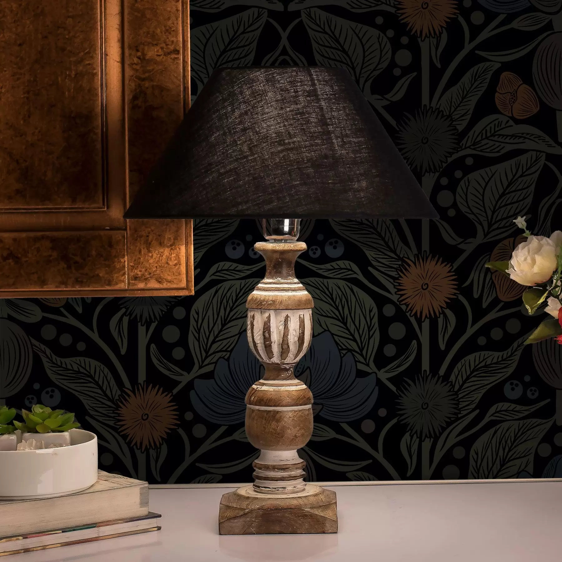 fototapeter Mørkt blomsterornament med oransje aksenter a00411