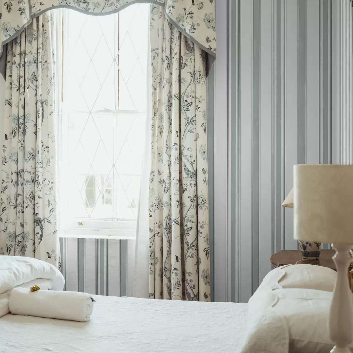 Bakgrunn Dobbelt mønster med gråblå striper a00554