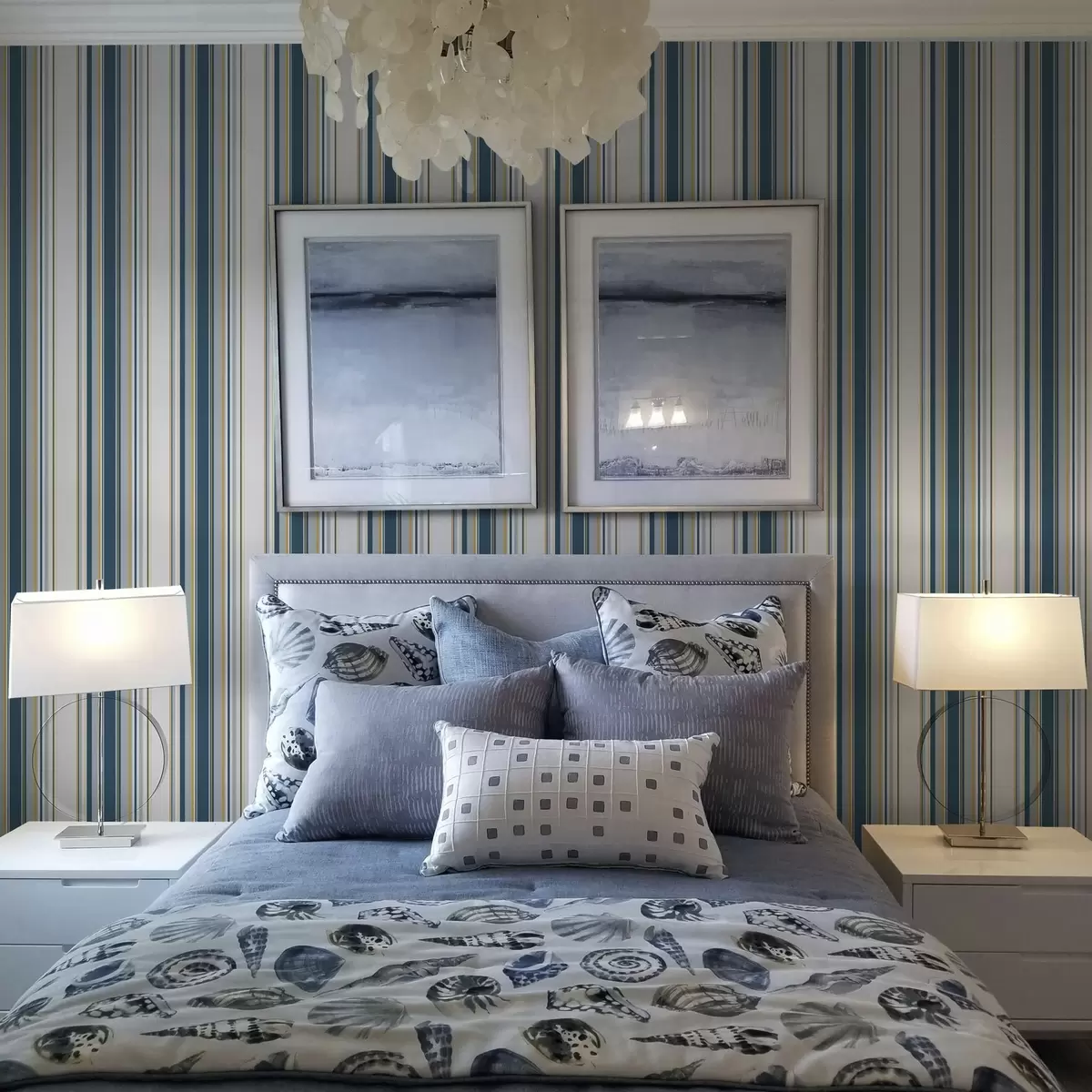 Bakgrunn Kontrasterende blå og gule striper på hvit bakgrunn a00566