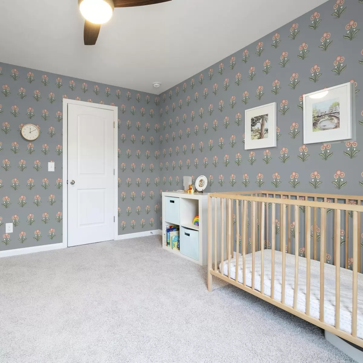 Bakgrunn Stiliserte blomster på gråblå bakgrunn, varm fargepalett a00494