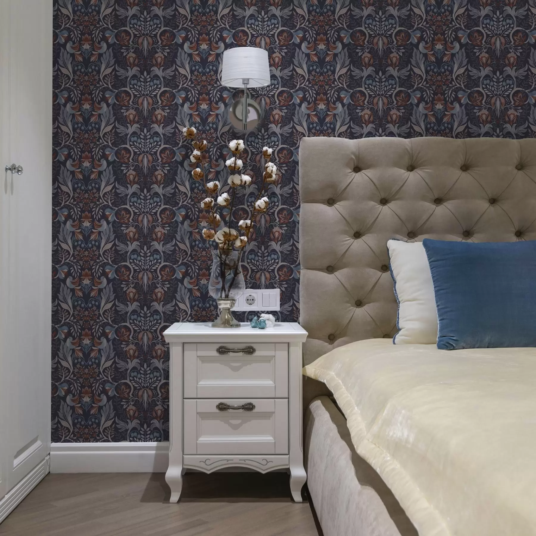 fototapeter Folkemotiver med blomster og fugler på mørkeblå bakgrunn a00502