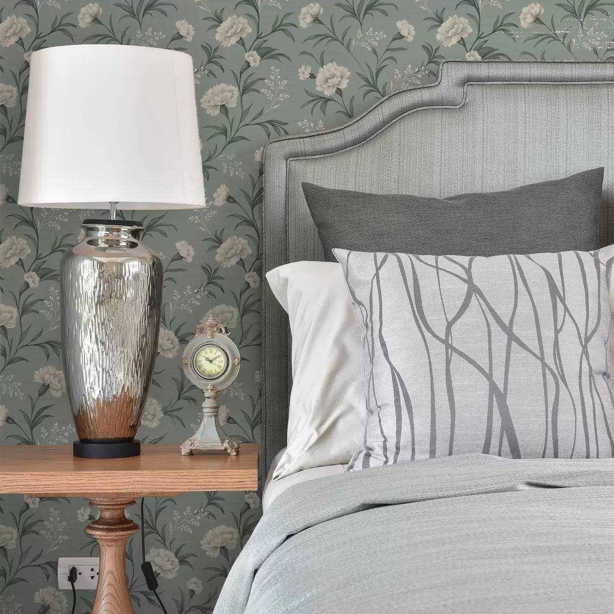 Bakgrunn Pulveraktige nelliker på en gråblå bakgrunn, raffinert trykk a00610