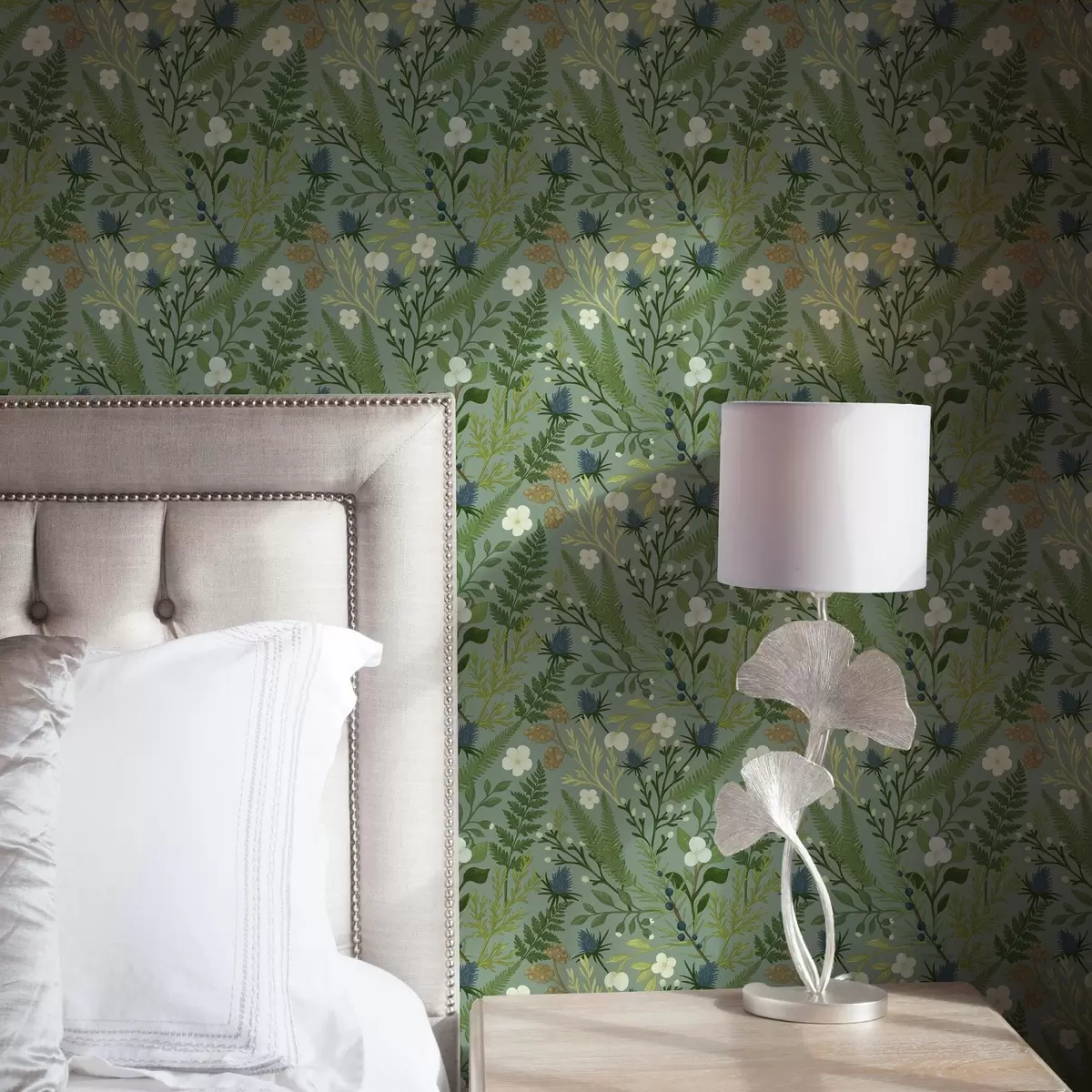 Bakgrunn Skogsurter, sikori og bær på en bakgrunn av mynte a00621v1