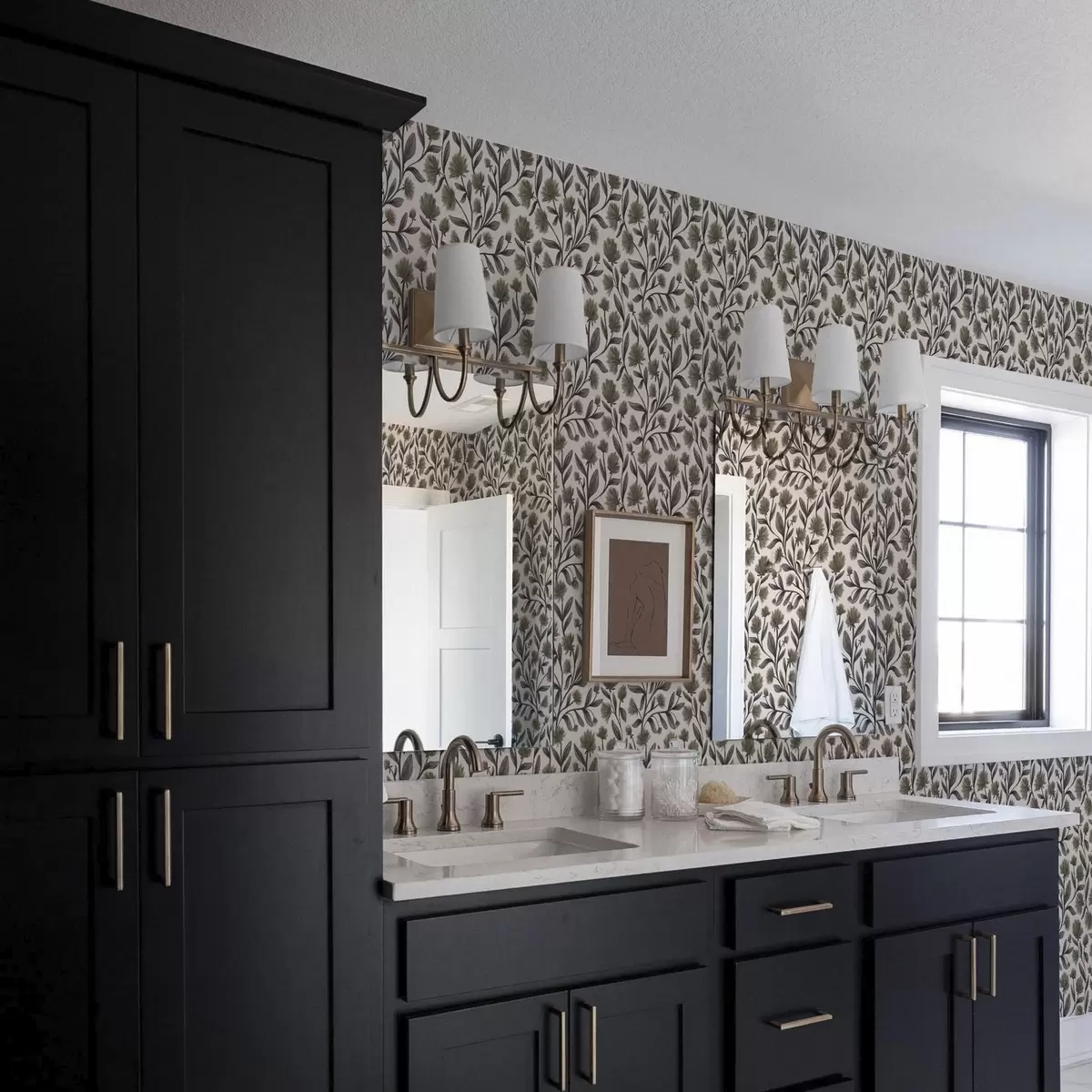 Bakgrunn Villblomster i grå-olivenfarger på kremfarget bakgrunn a00623v1