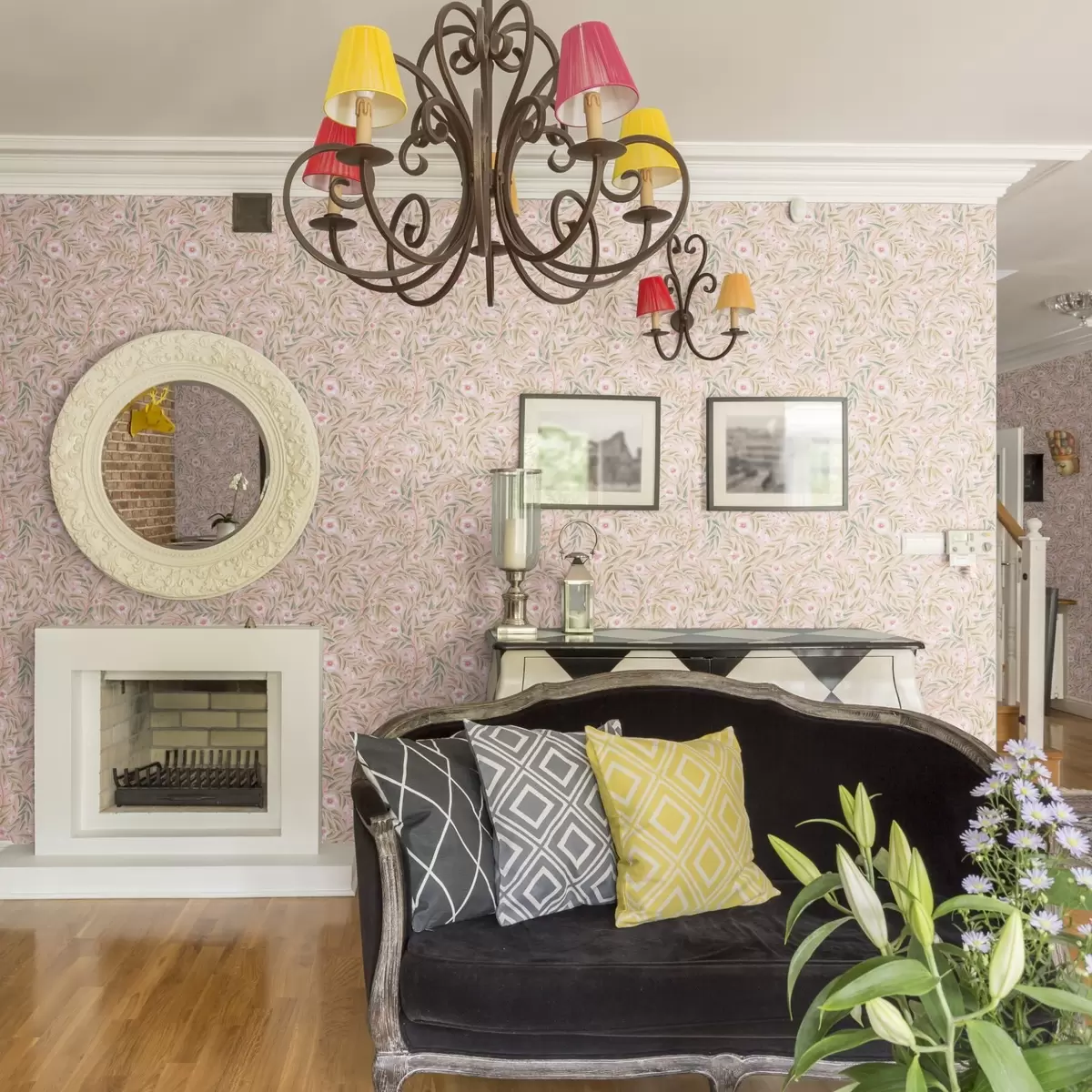 Bakgrunn Delikate rosa blomster og myke blader på pastellbakgrunn a00788