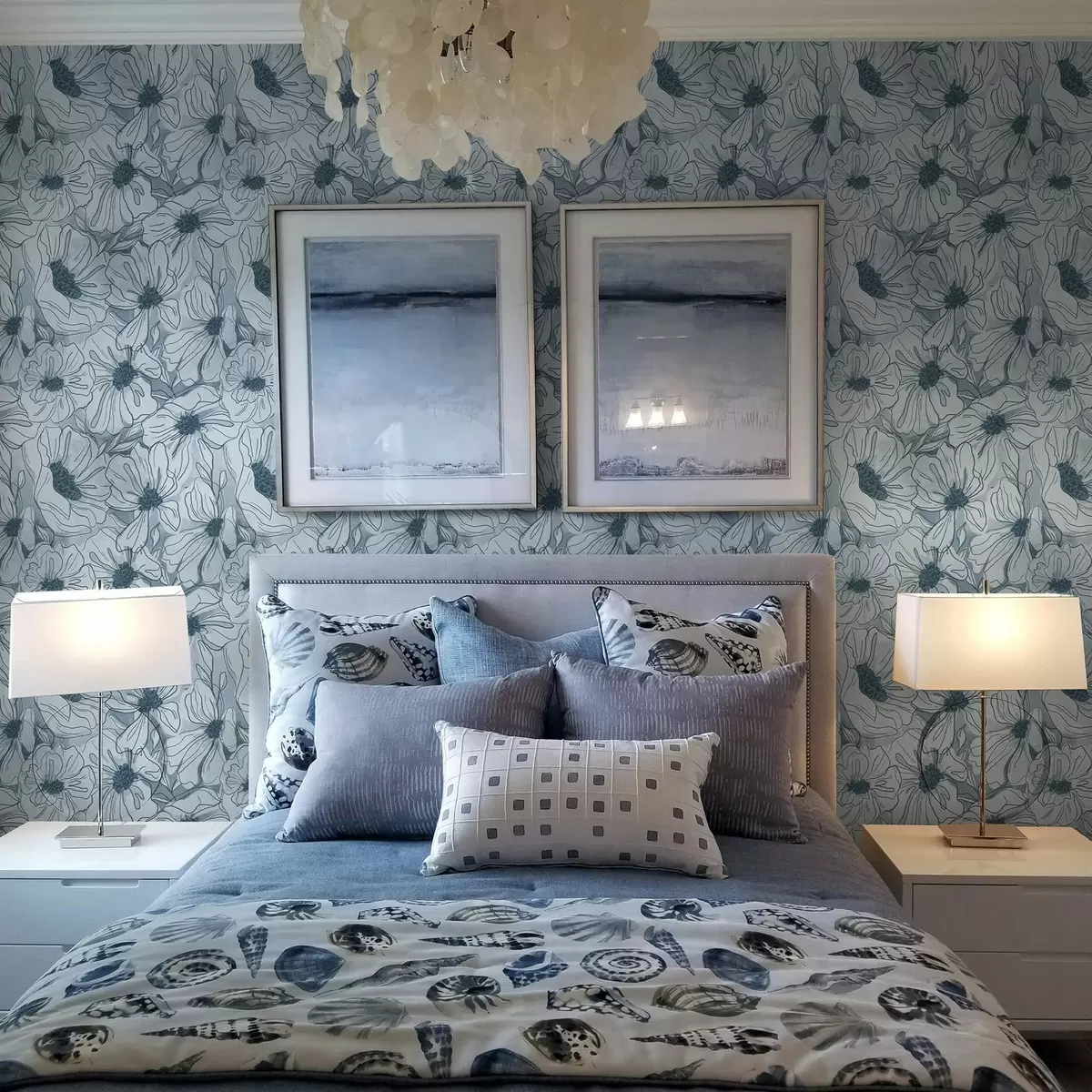 Bakgrunn Lineære blomster i en kjølig gråblå palett a00636v2