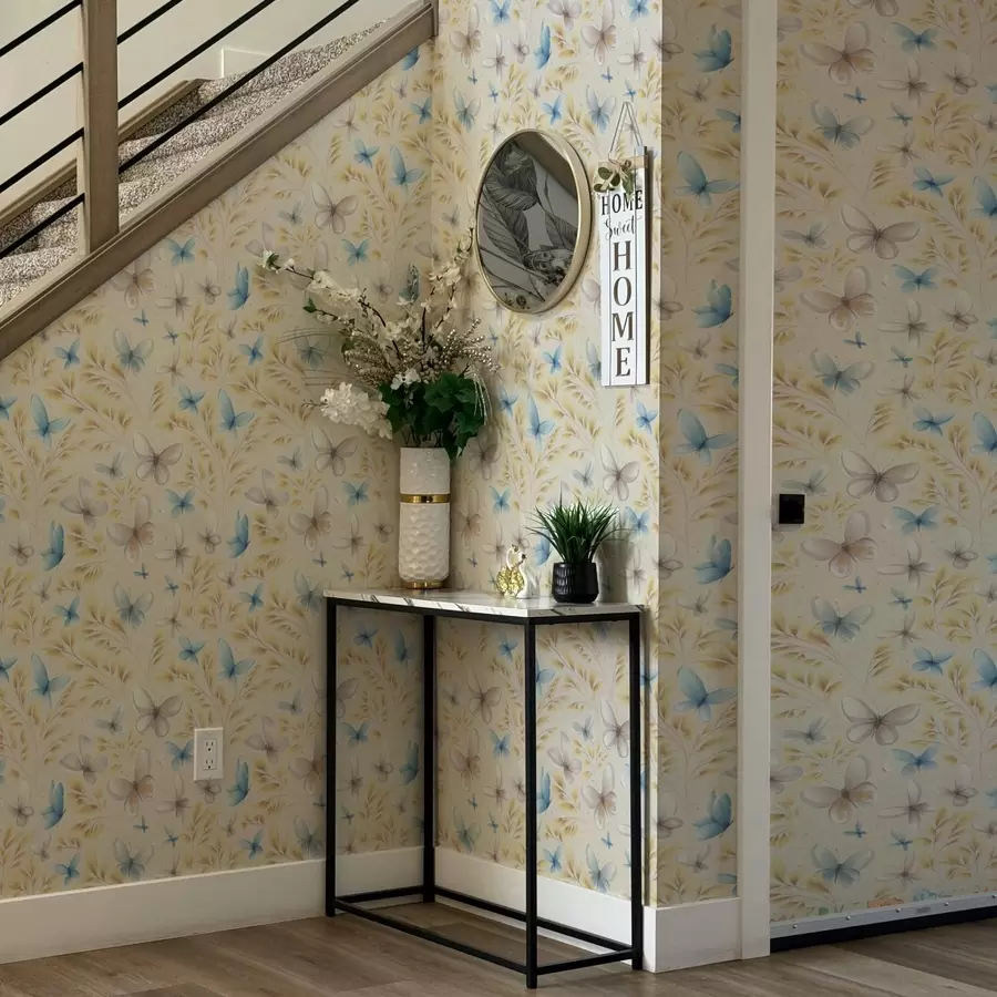 fototapeter Lyse sommerfugler blant gule blader på en lys bakgrunn a00795