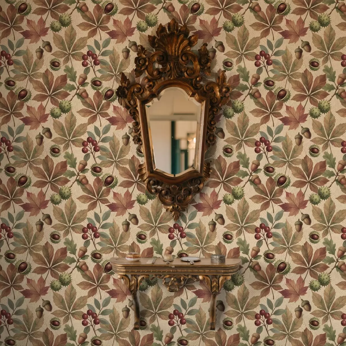 Bakgrunn Høstløv, eikenøtter og bær på beige bakgrunn a00754