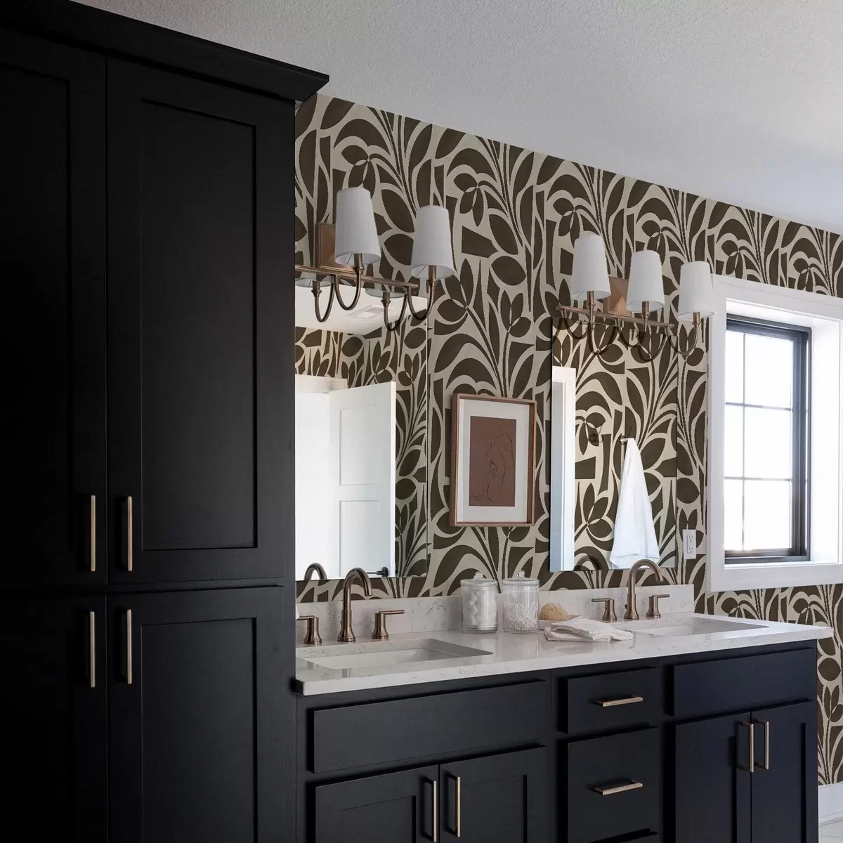 Bakgrunn Geometriske bladsilhouetter, mørkebrune på beige a00679v1