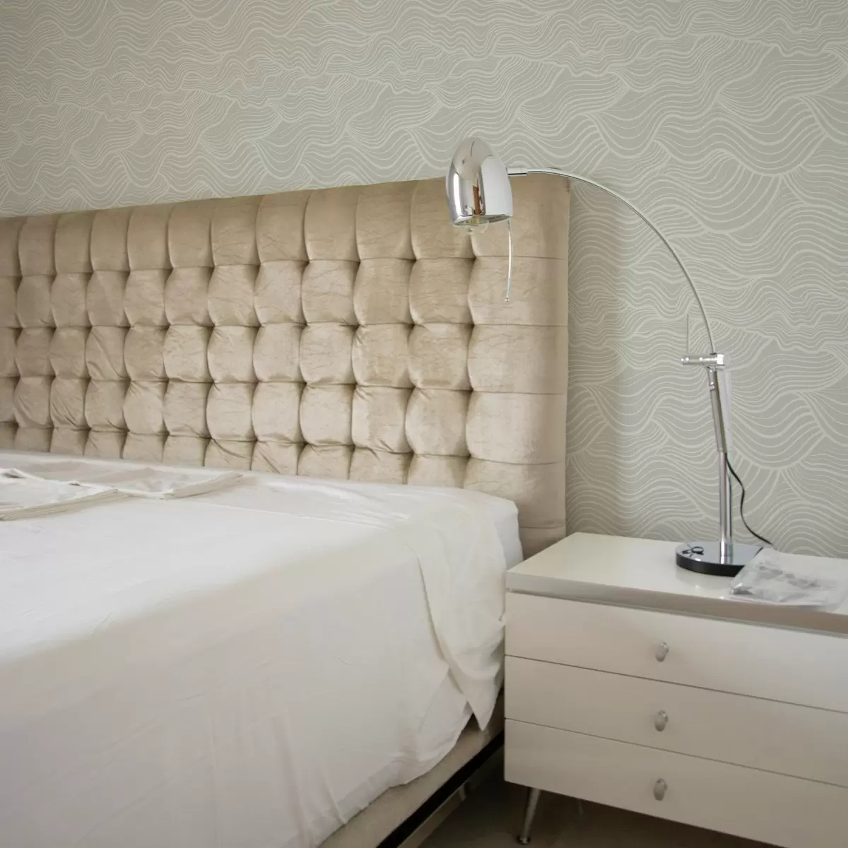 Bakgrunn Bølger på grå-oliven bakgrunn med stofftekstur a00681