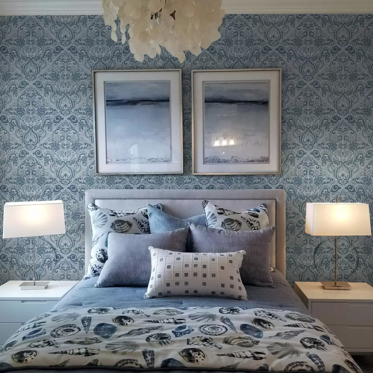 Bakgrunn Klassisk damask, dypblå på lyseblå a00826