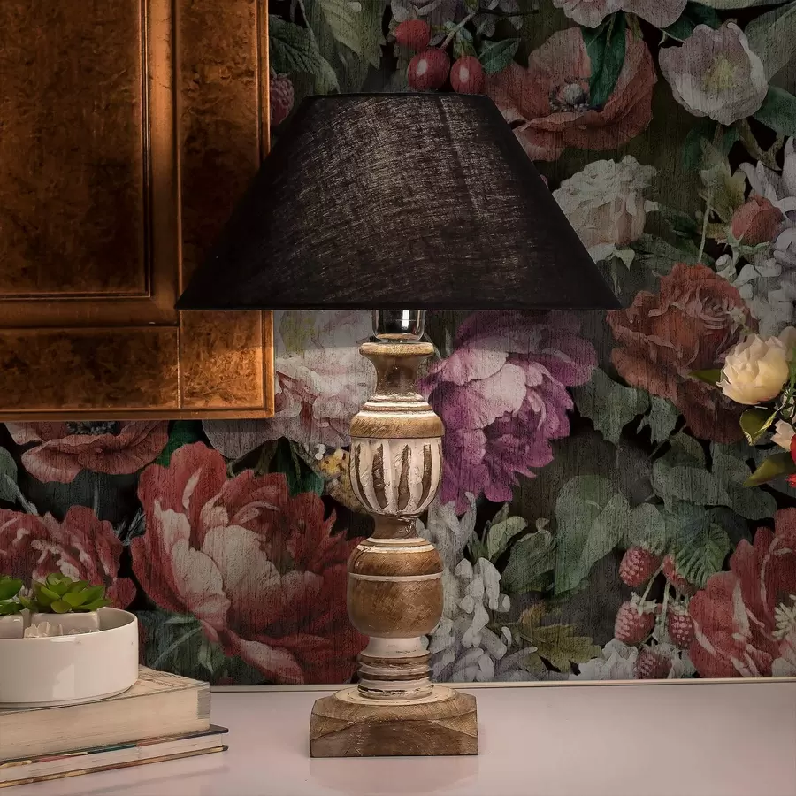 fototapeter Mørke, dramatiske pioner, bær og sommerfugl på svart bakgrunn a00862