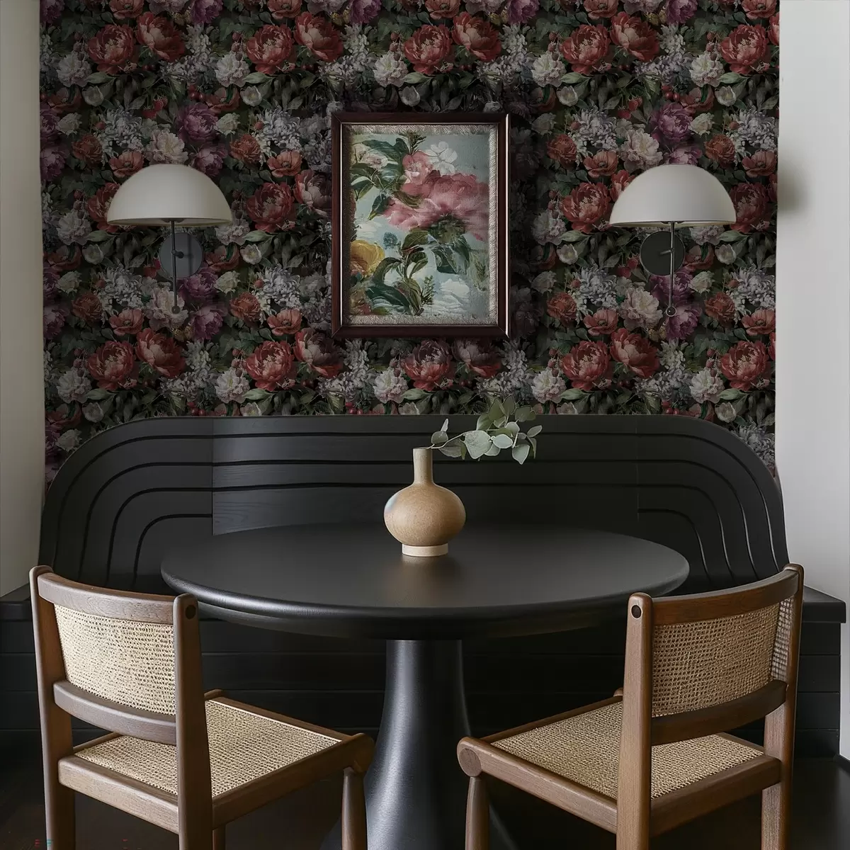 Bakgrunn Mørke, dramatiske pioner, bær og sommerfugl på svart bakgrunn a00862