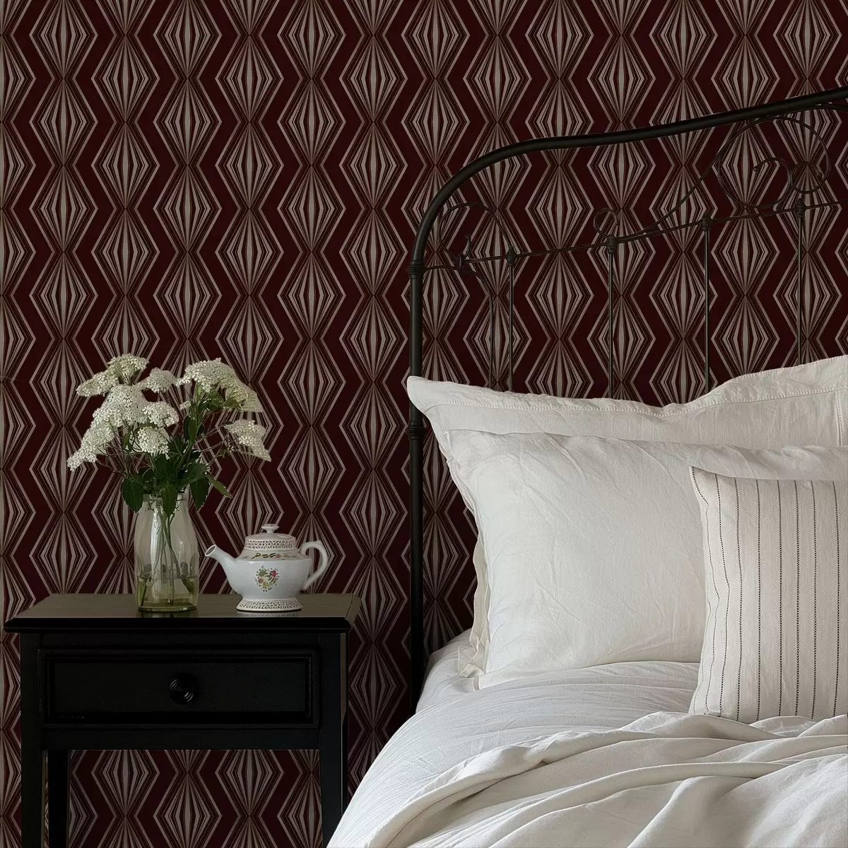 Bakgrunn Diamantgeometrisk mønster på vinbrun bakgrunn a00925v1