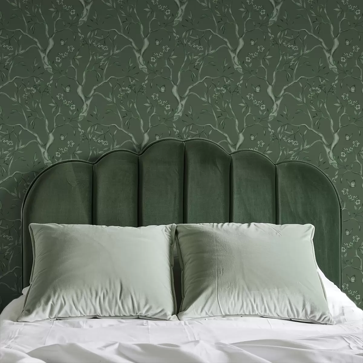 Bakgrunn Grønne blomstrende grener med sommerfugler på en mørk bakgrunn a00951v3