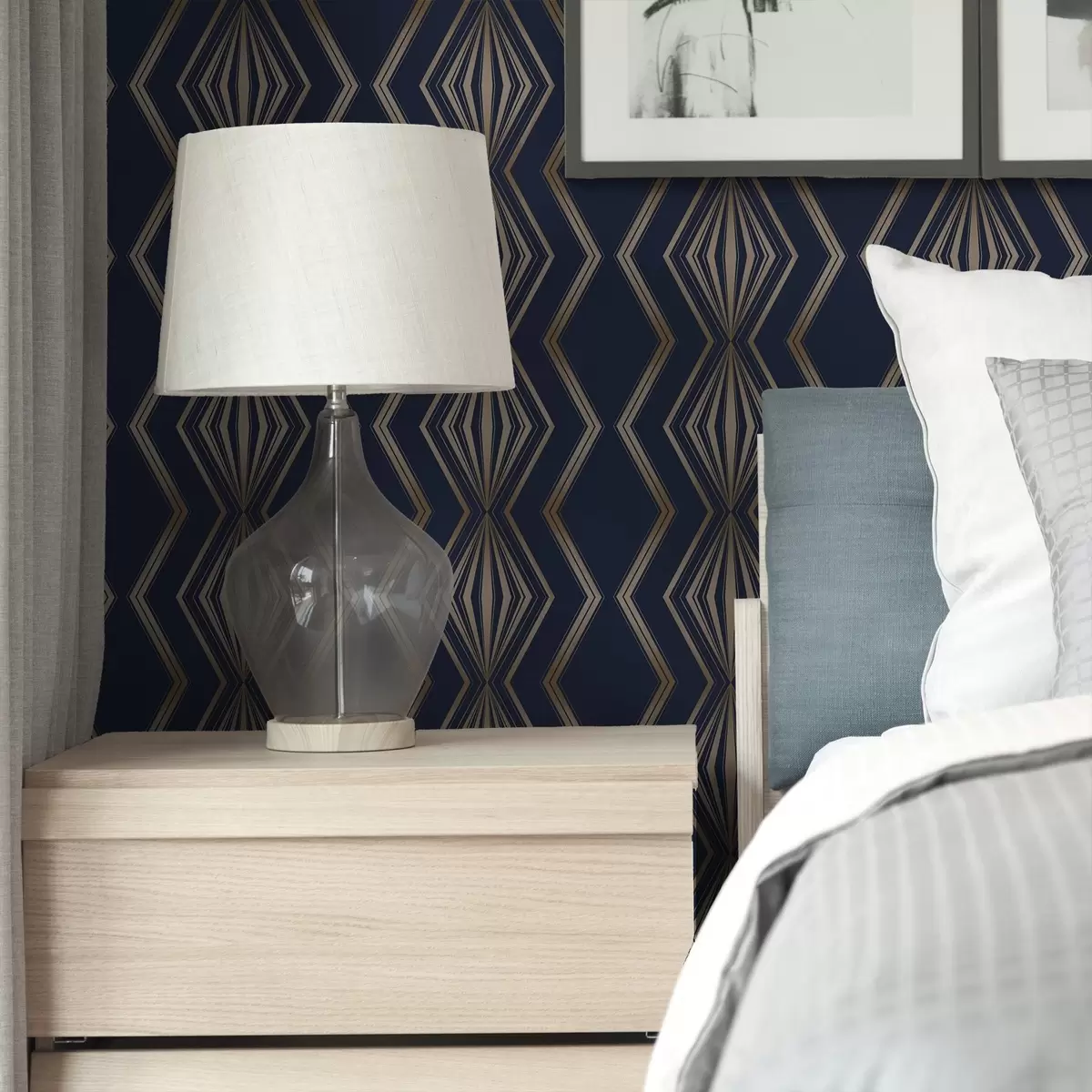 Bakgrunn Mørkeblå bakgrunn med geometriske romber og sikksakk-mønster a00974v2