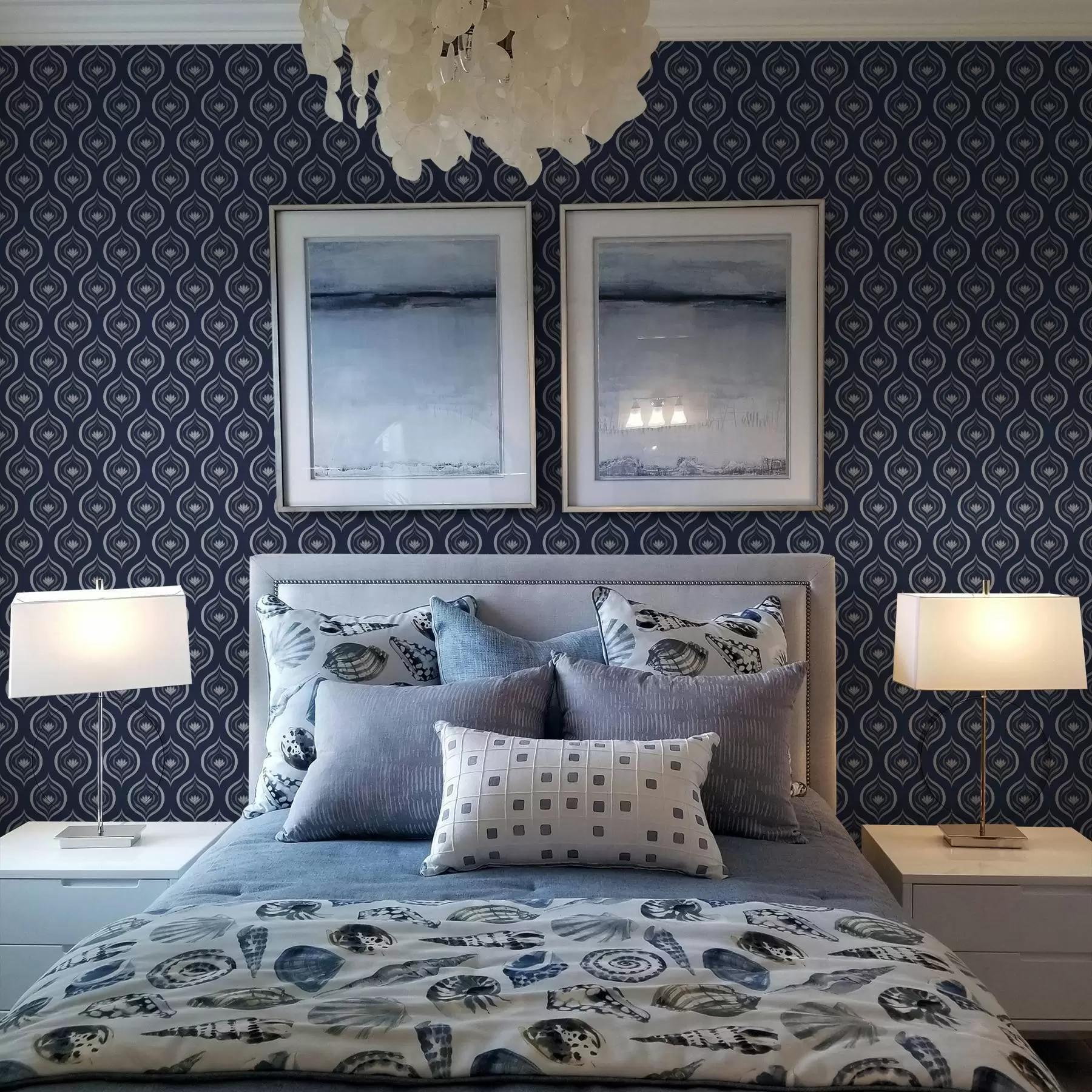 fototapeter Kontrasterende dråpemotiver med en blomst på mørk marineblå bakgrunn a00977v1