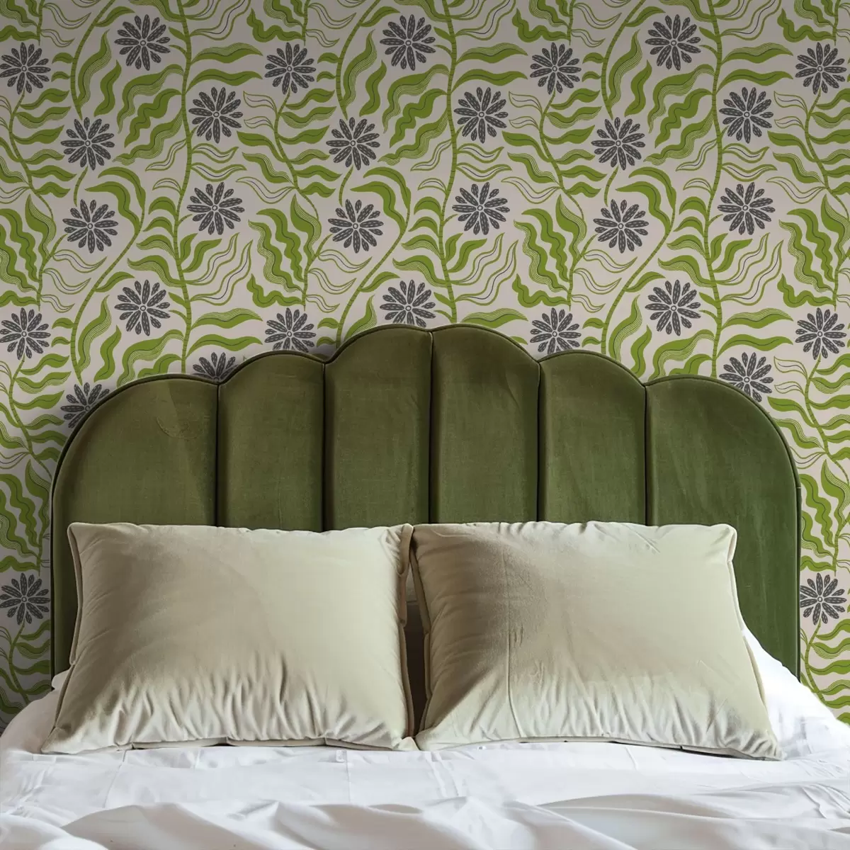 Bakgrunn Lekne grønne tusenfryd med bølgete blader på kremfarget bakgrunn a00998