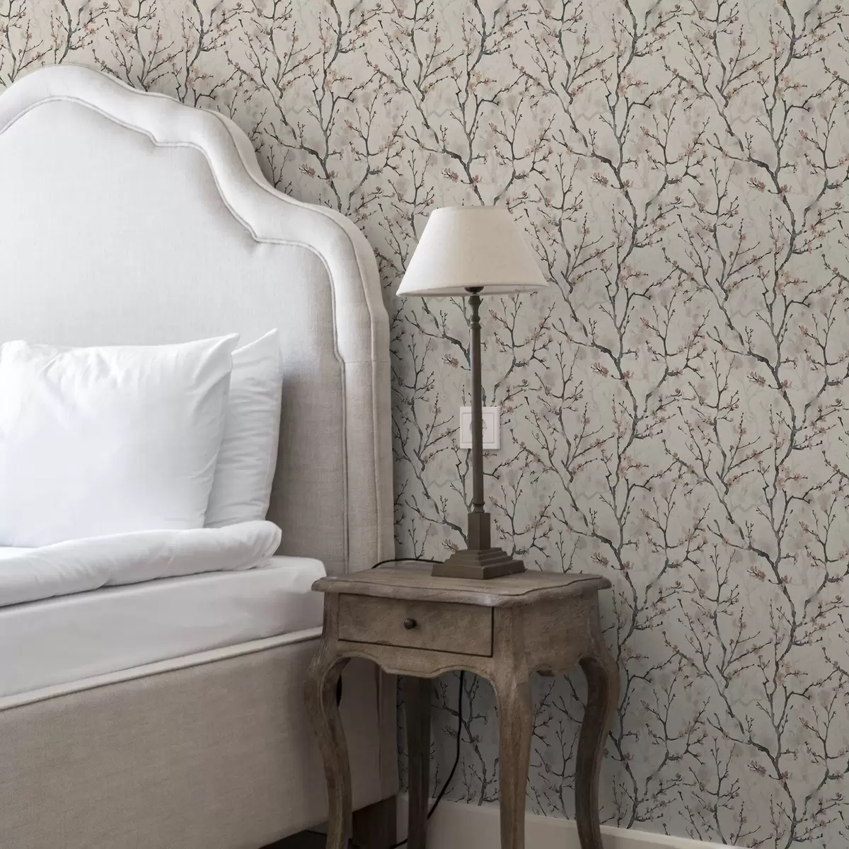 Bakgrunn Akvarellmalte sakura-grener på lys bakgrunn a01033