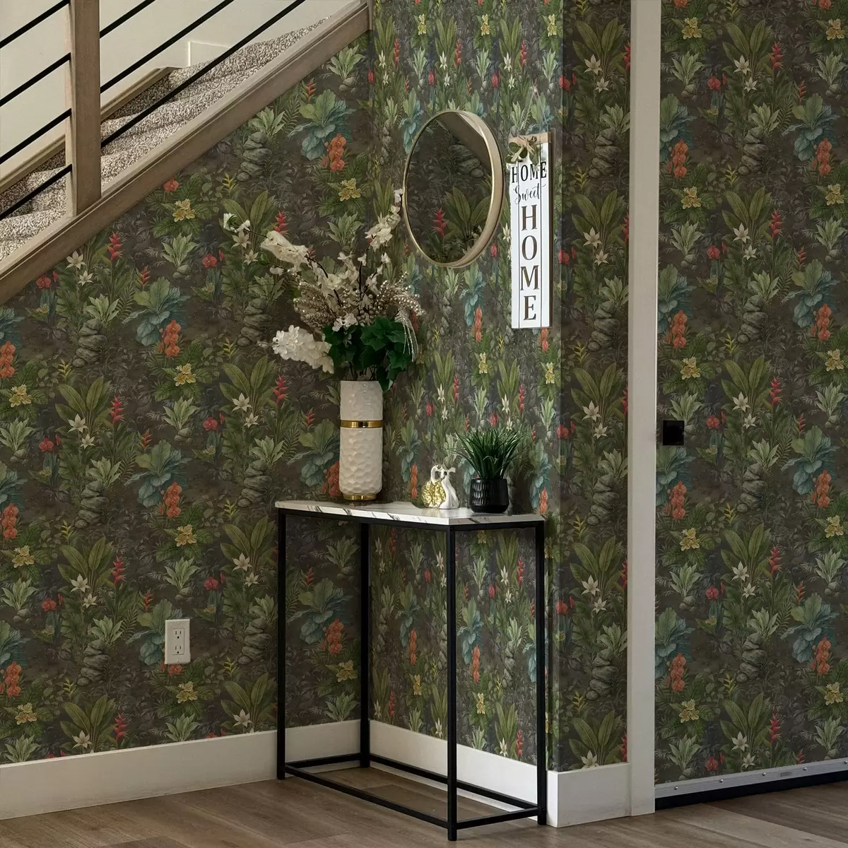 Bakgrunn Mørk tropisk hage med lyse blomster og løvverk a01079