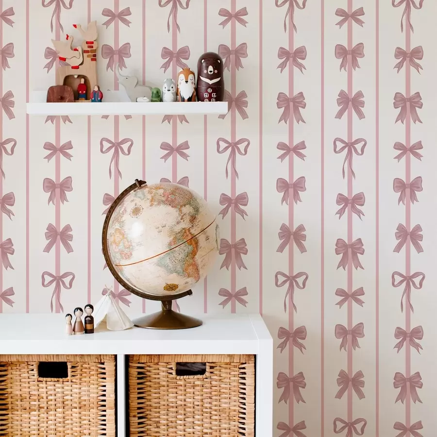 fototapeter Rosa sløyfer i vertikale striper på lys bakgrunn a01075