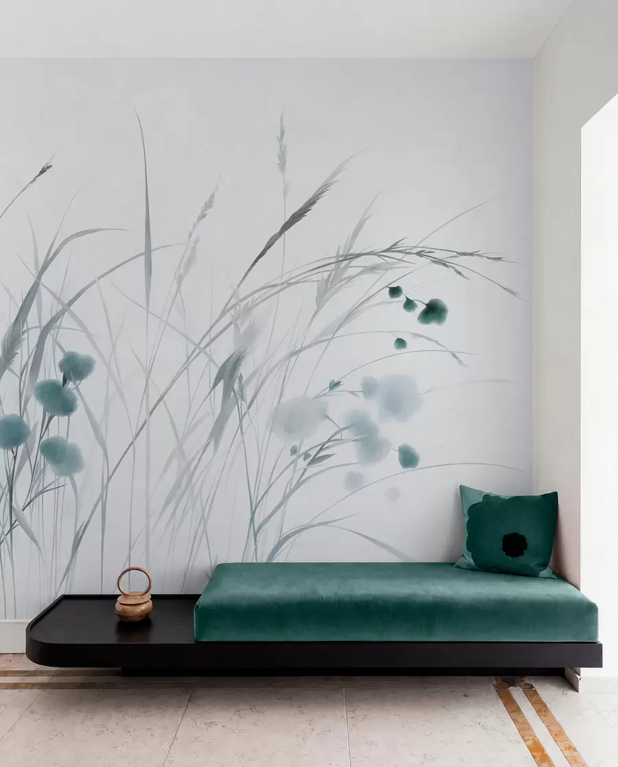 fototapeter Høyt gress og små blå villblomster mot en lys bakgrunn, i en strukturert boho-stil w09902v1