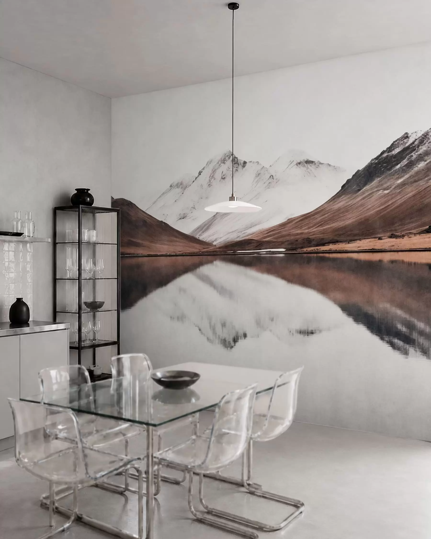 fototapeter Snødekte fjelltopper og en rolig innsjø med et speilblankt vannspeil w05816